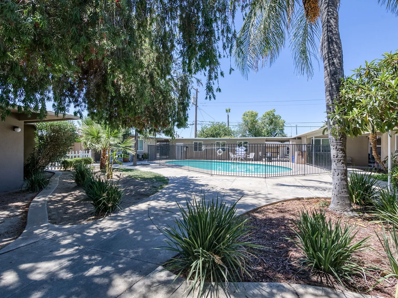 2 bed, 700 sqft, $1,500 — Photo 3