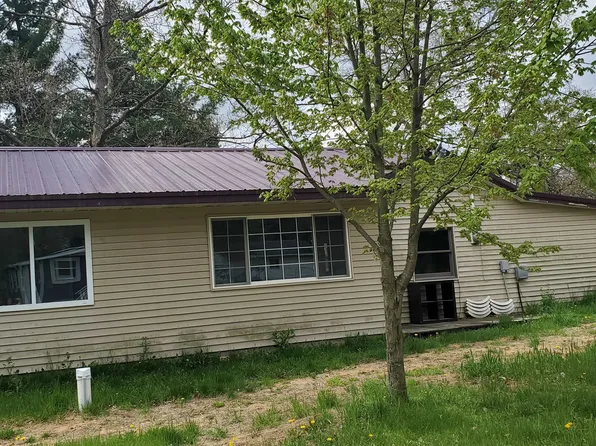 2750 Cathy St, Harrison, MI 48625