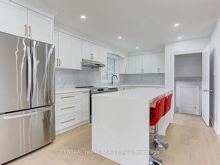 40 Sherwood Forest Dr #MAIN — Photo 7