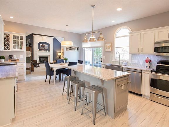 5th image of 614 Arborside Ln