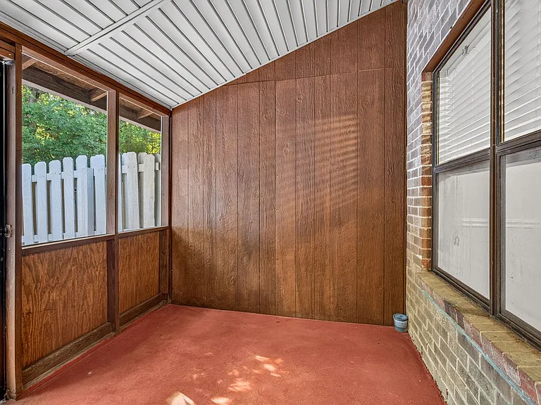 6239 Lucille Dr — Photo 22