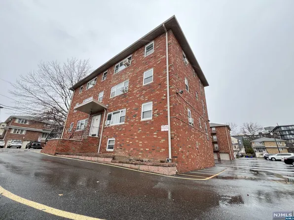 2430 8th St #3A, Fort Lee, NJ 07024