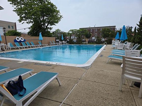 5th image of 185 W Park Ave APT 323