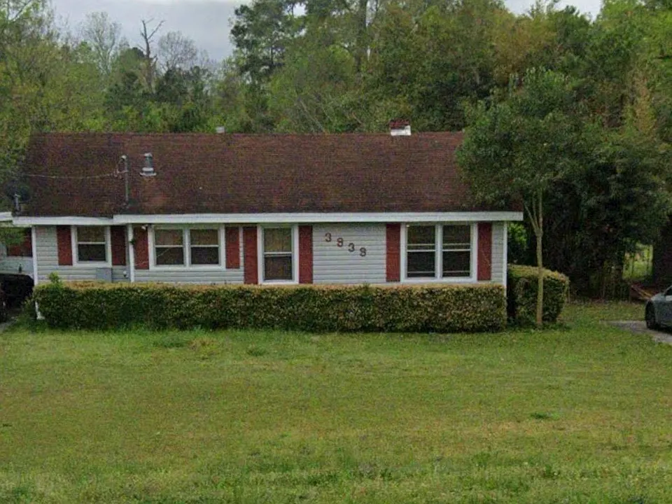 3939 Bloomfield Dr