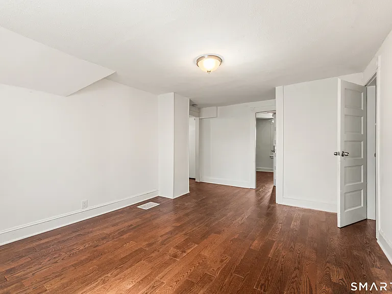 318 Suburban Ave — Photo 24