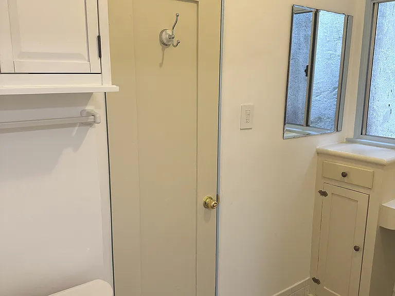 6138 1/2 Saturn St — Photo 17