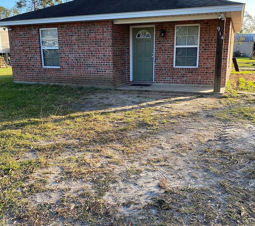 1st image of 914 Live Oak St