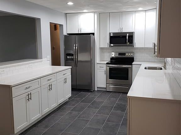 4th image of 6 Brown Ln