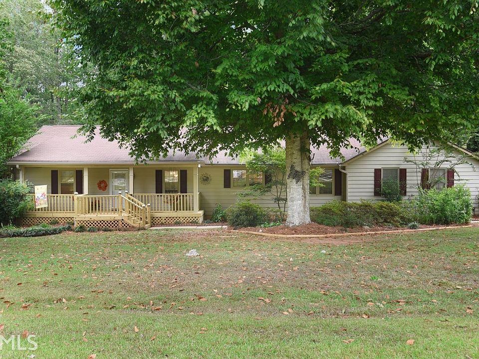 1st image of 80 Carriage Gate Dr