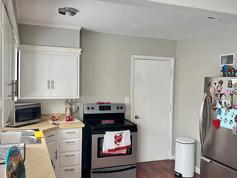 11615 W 68th Pl — Photo 7