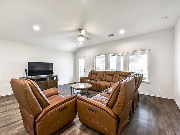 5th image of 3041 Emerald Ocean Dr