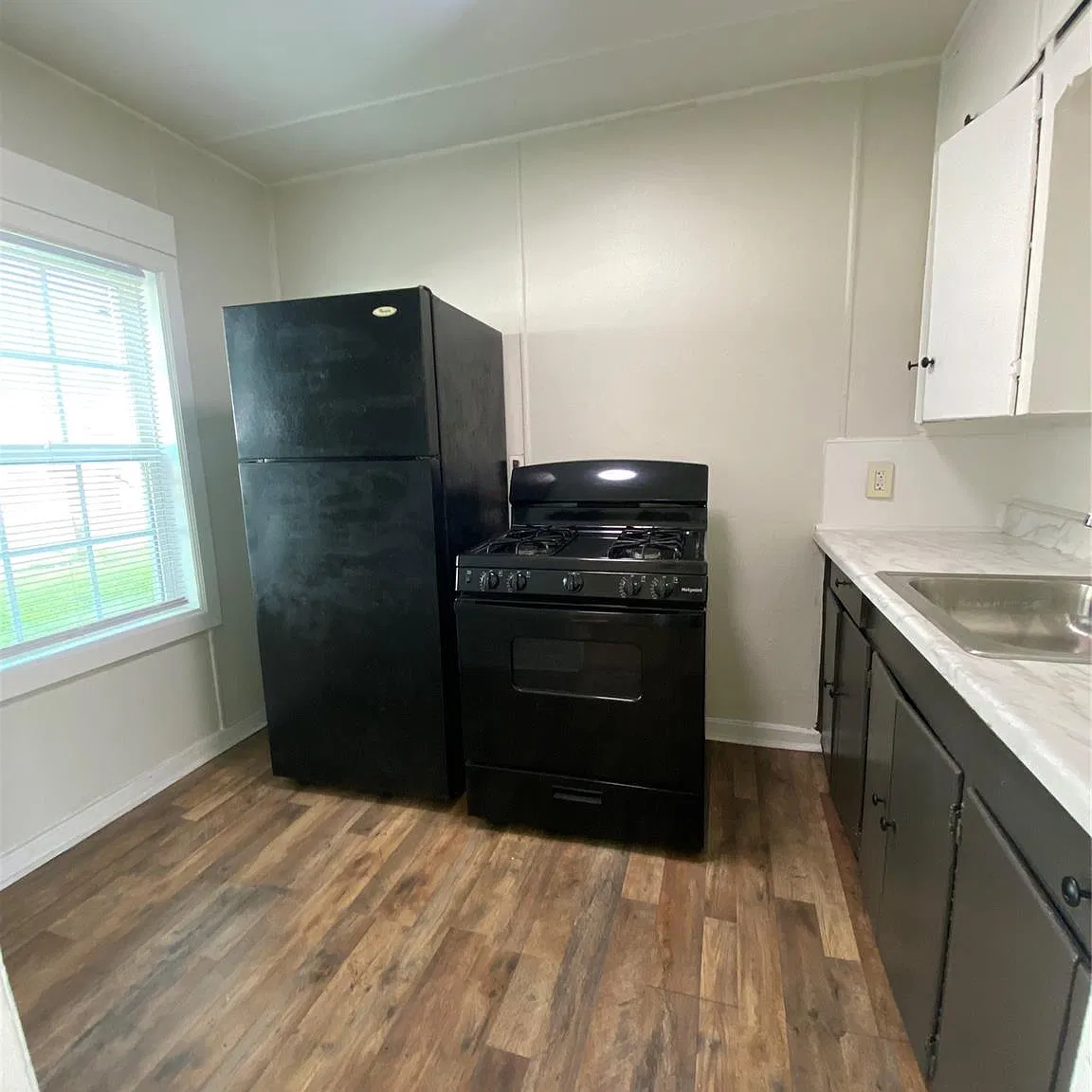 Studio, 1.0 bath, 395 sqft, $775 — Photo 2