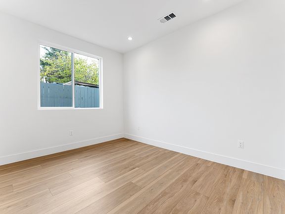 2nd image of 2308 1/2 Fair Park Ave