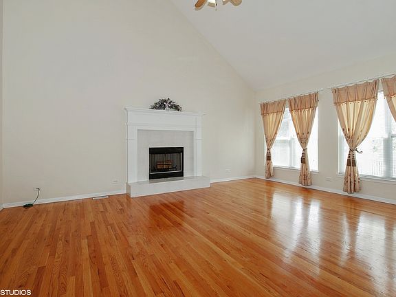 3rd image of 1070 E 4th St