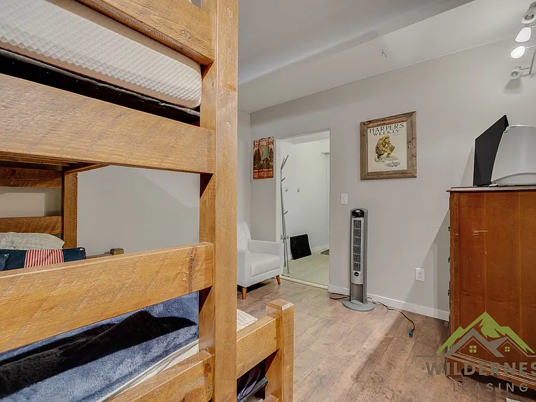220 E La Bonte St #B — Photo 7