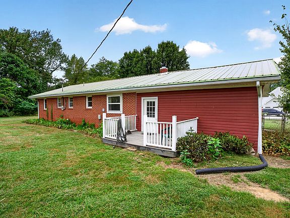 5th image of 220 Midway Subdivision Cir