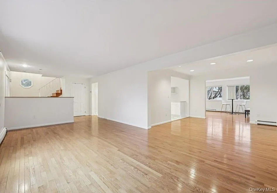 3 bed, 2.5 bath, 2092 sqft, $7,200 — Photo 4