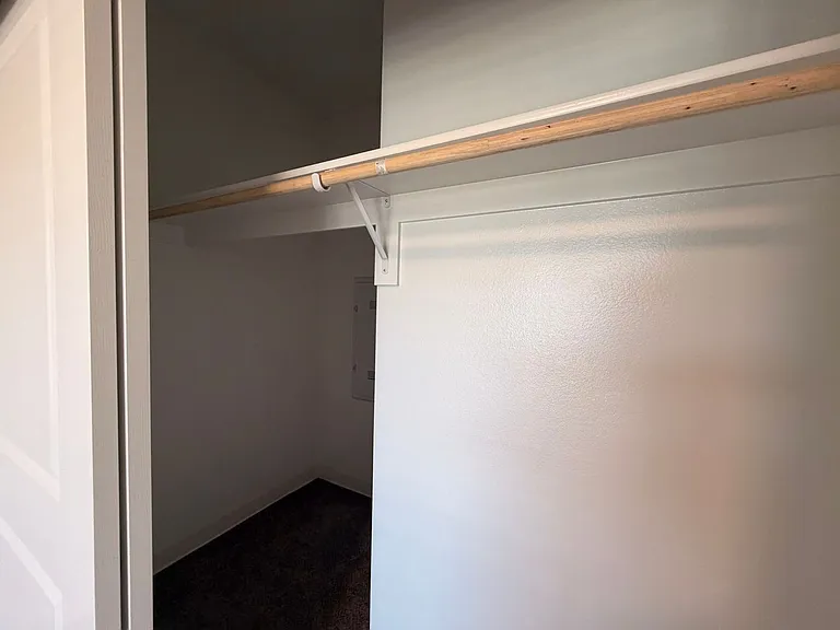Creek's Edge Apartments — Photo 34