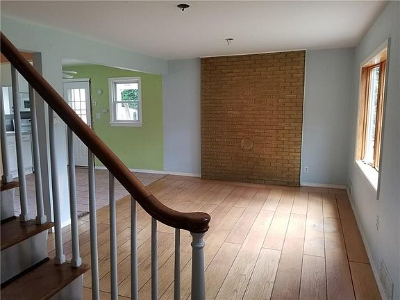 3rd image of 24 Cortelyous Ln