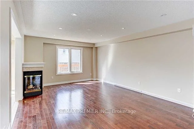 3080 Highbourne Cres — Photo 10
