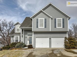 1520 Bridlewood Ln, Raymore, MO 64083
