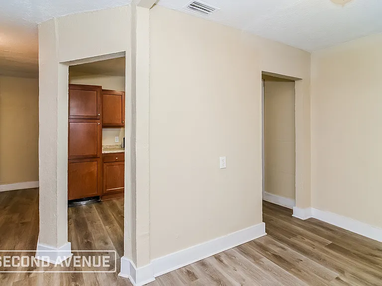 1201 W 27th St — Photo 9