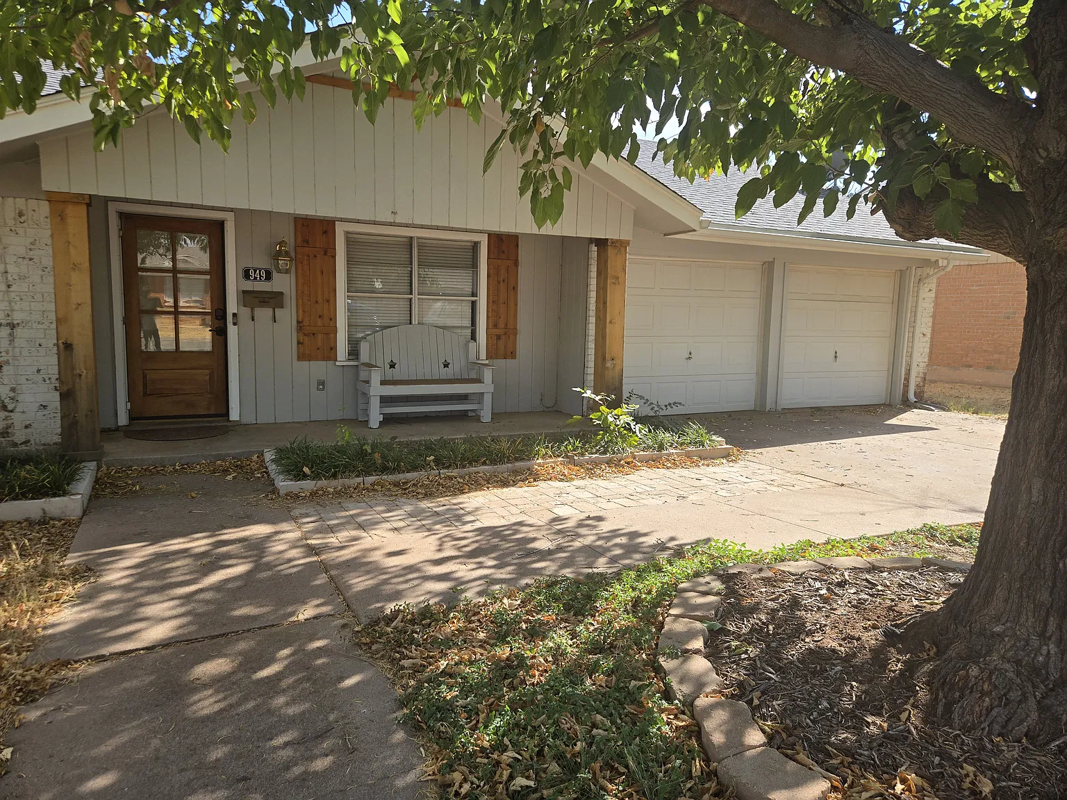 949 E North 12th St — Photo 3
