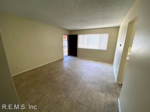 2nd image of 1123 E Robidoux St #D