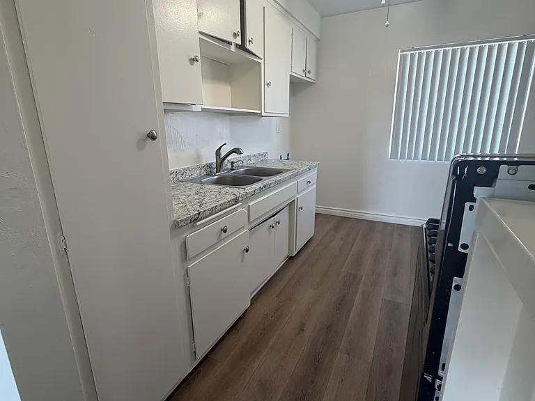Westwood Apartments — Photo 12
