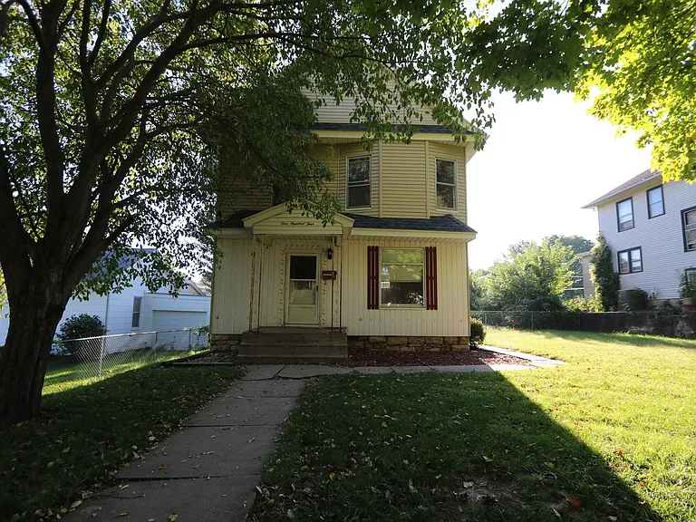 104 S Garfield Ave — Photo 1