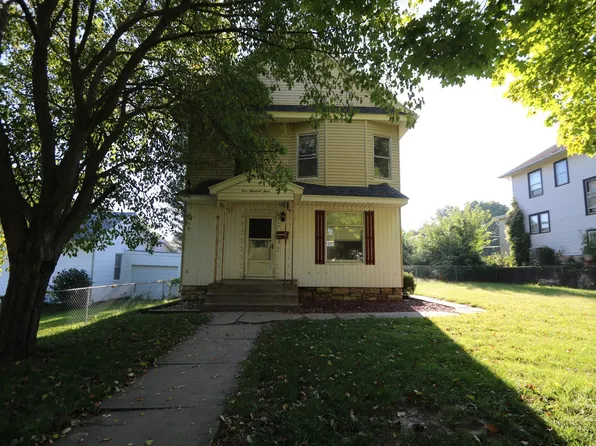 104 S Garfield Ave, Burlington, IA 52601