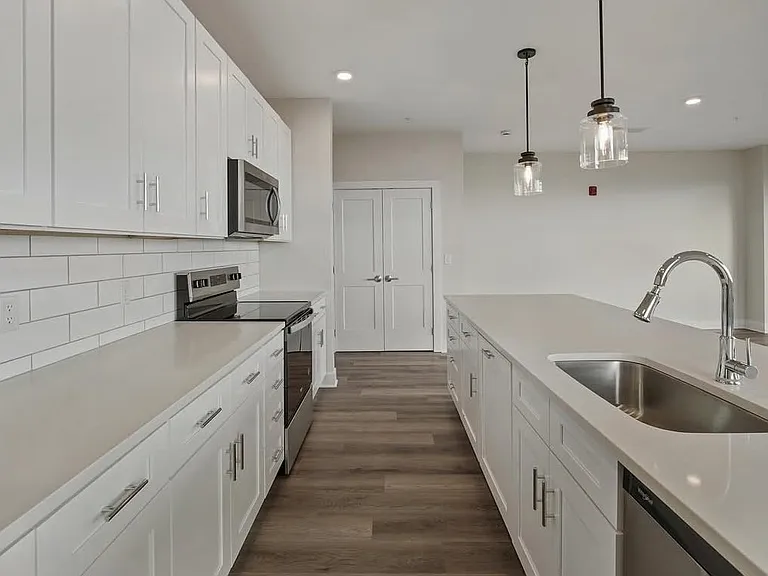 327 W Summit Hill Dr #414 — Photo 23
