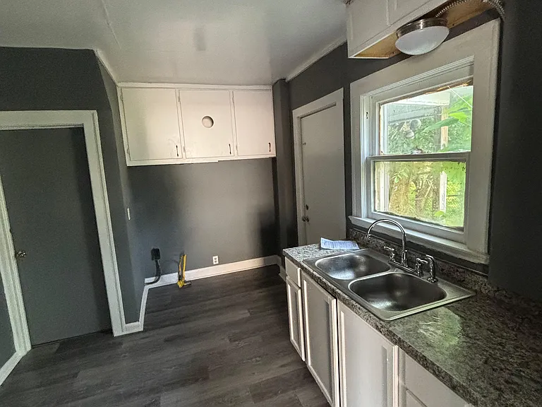 1402 Prouty Ave — Photo 13
