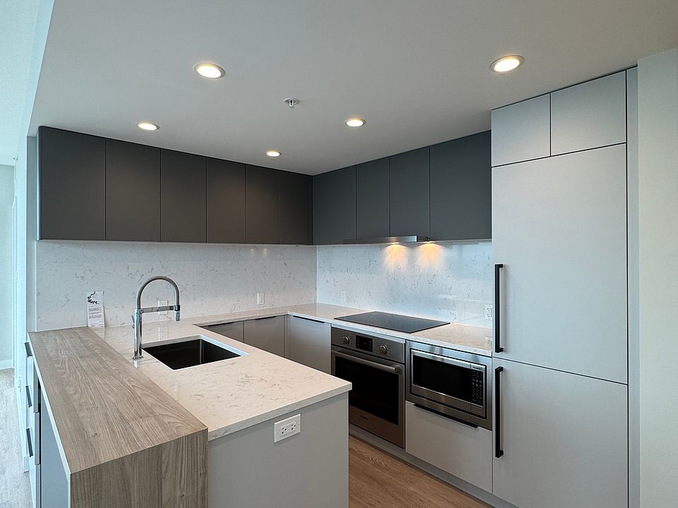 1st image of 567 Emerson St #210
