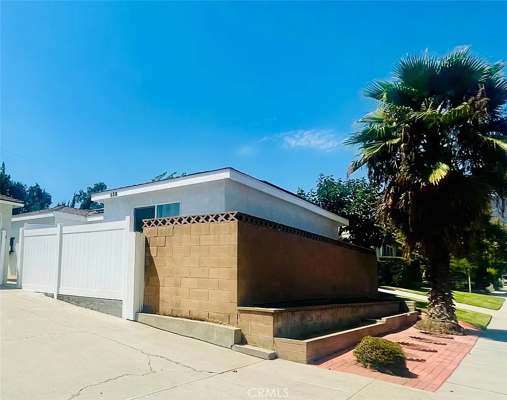 2 bed, 800 sqft, $3,350 — Photo 1