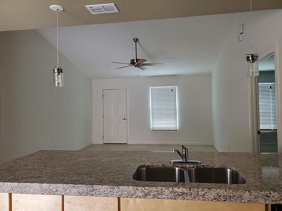 2nd image of 2010 Lacywood APT 3