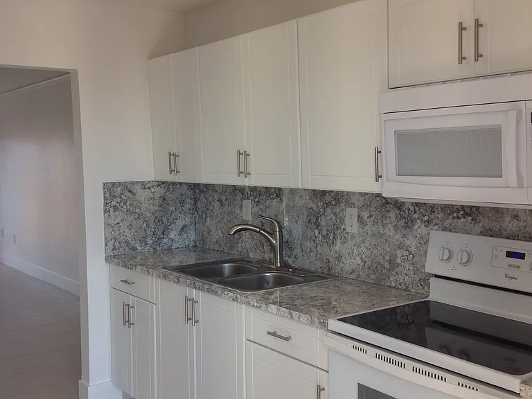 1950 W 54th St #412 — Photo 3