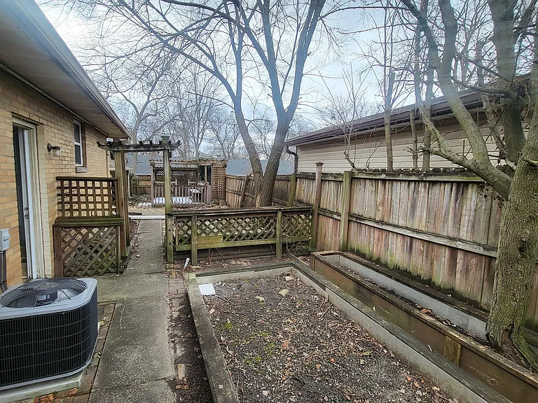 1450 N Campbell Ave — Photo 15