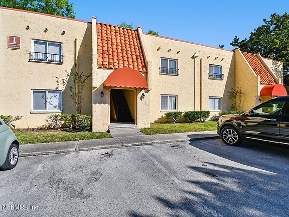 2nd image of 3919 BELL TOWER Drive #4