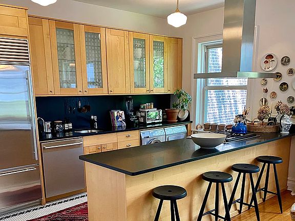 5th image of 117 W 12th St APT 3
