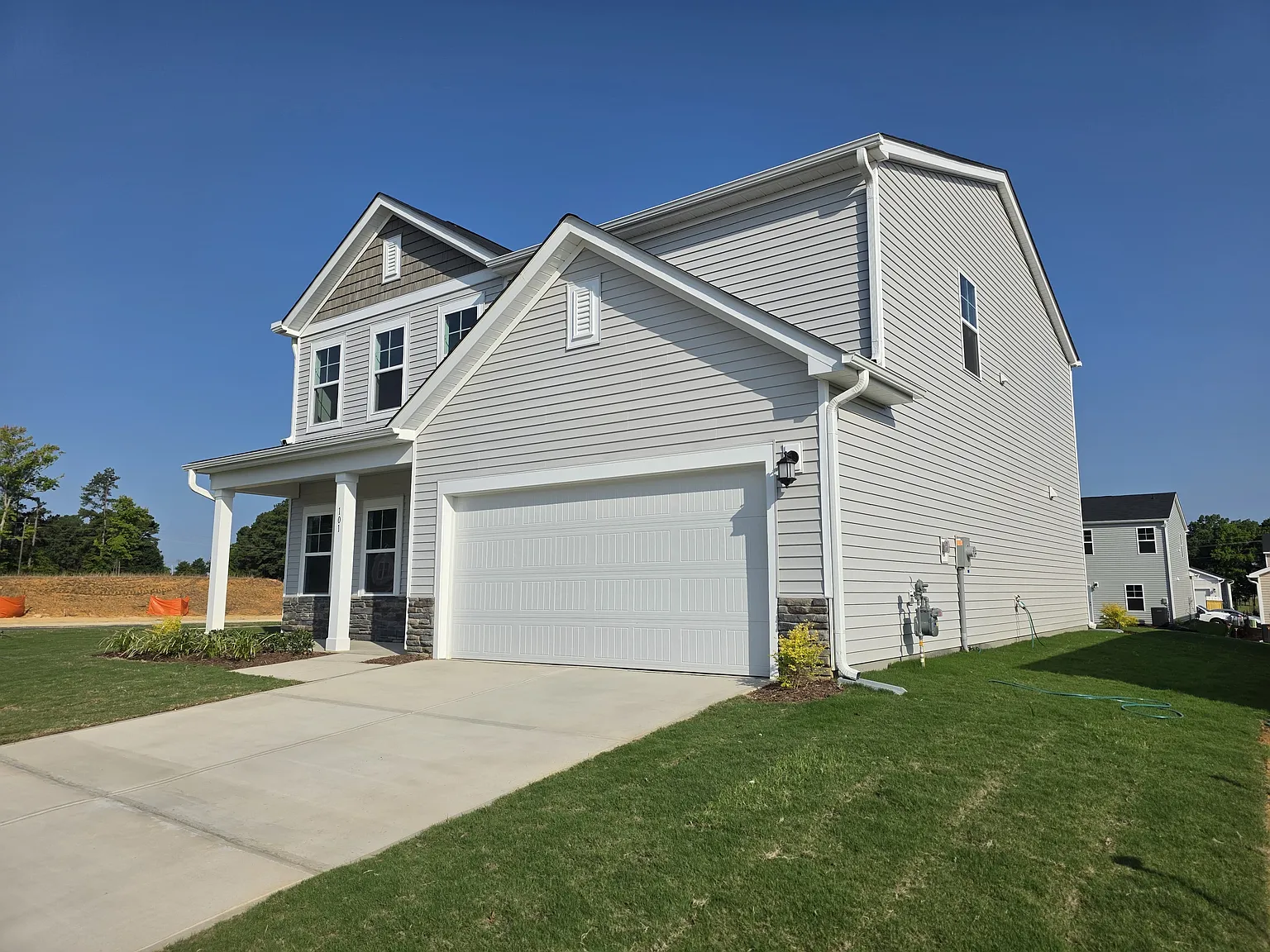 4 bed, 2.5 bath, 2475 sqft, $2,145 — Photo 2