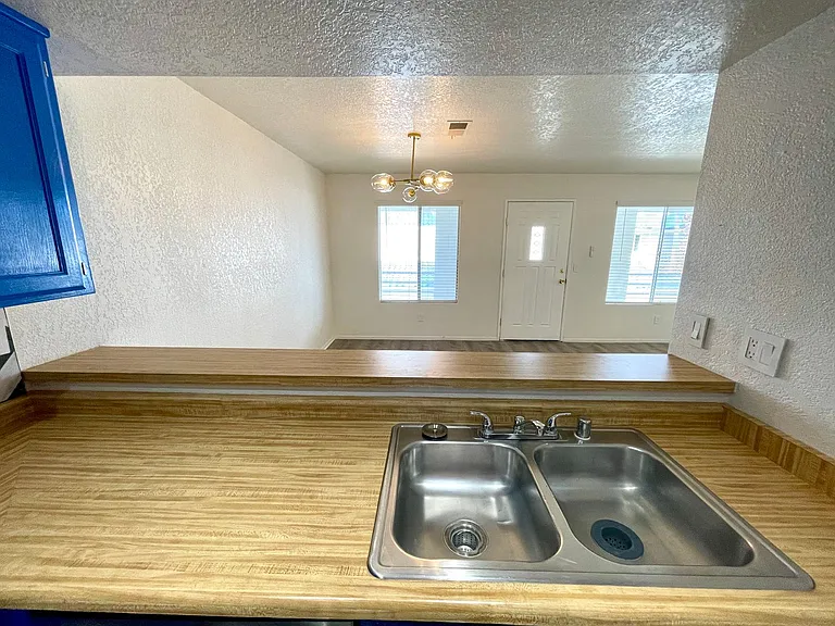 1800 Clubhouse Dr #157 — Photo 11