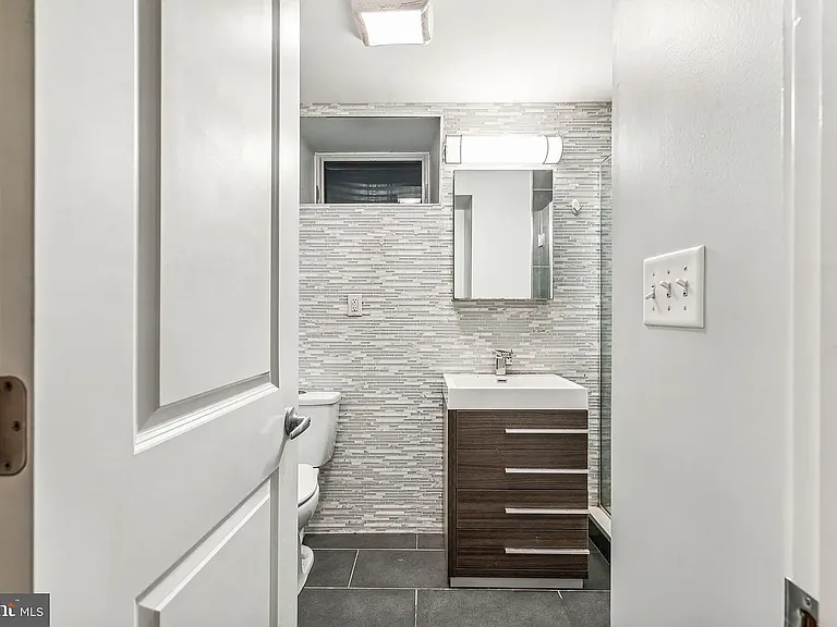 3146 N Broad St #B — Photo 6