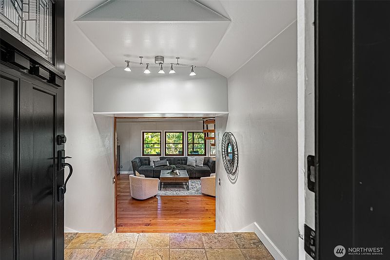 5th image of 1823 Emerald Lake Way