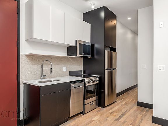 3rd image of 127 Thames St #4F