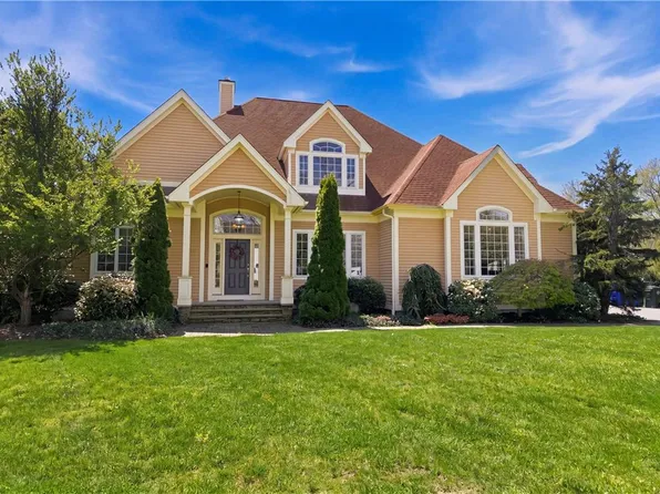 5 Casey Dr, Bristol, RI 02809