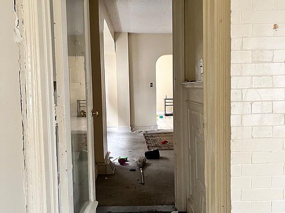 3rd image of 1020 W Rockland St