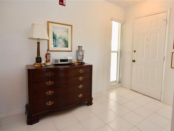4th image of 670 E Lake Jasmine Cir Unit 670-203