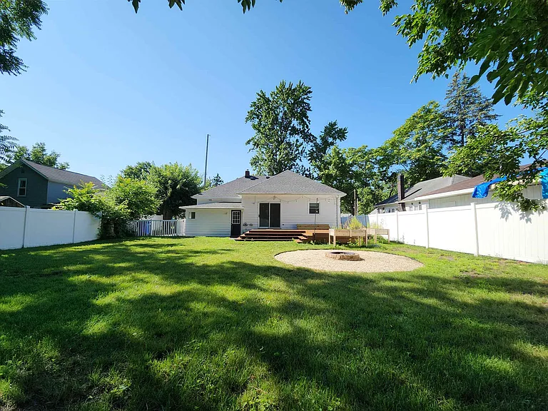 1210 W Union St — Photo 18
