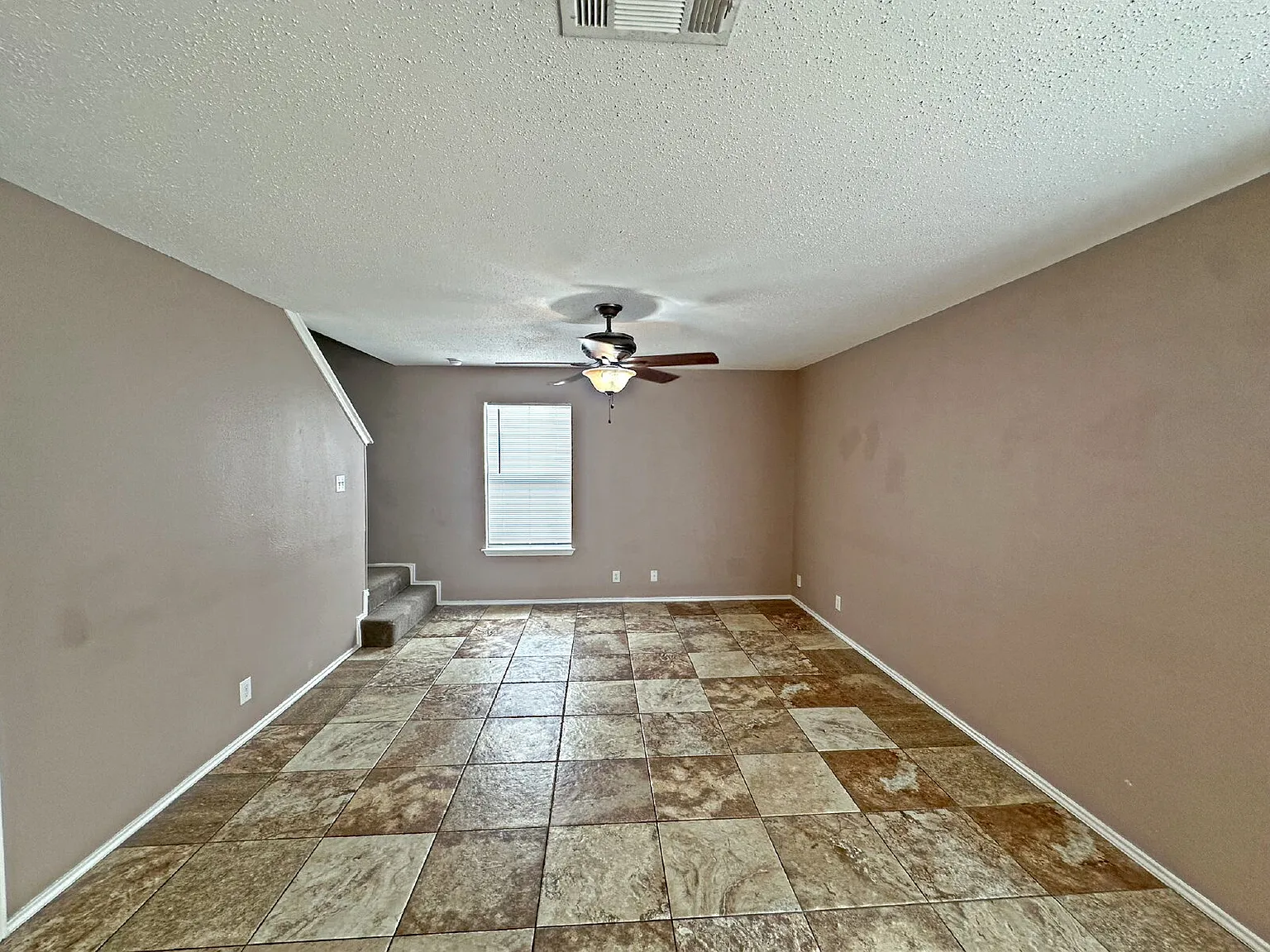 3 bed, 2.5 bath, 1812 sqft, $1,700 — Photo 4